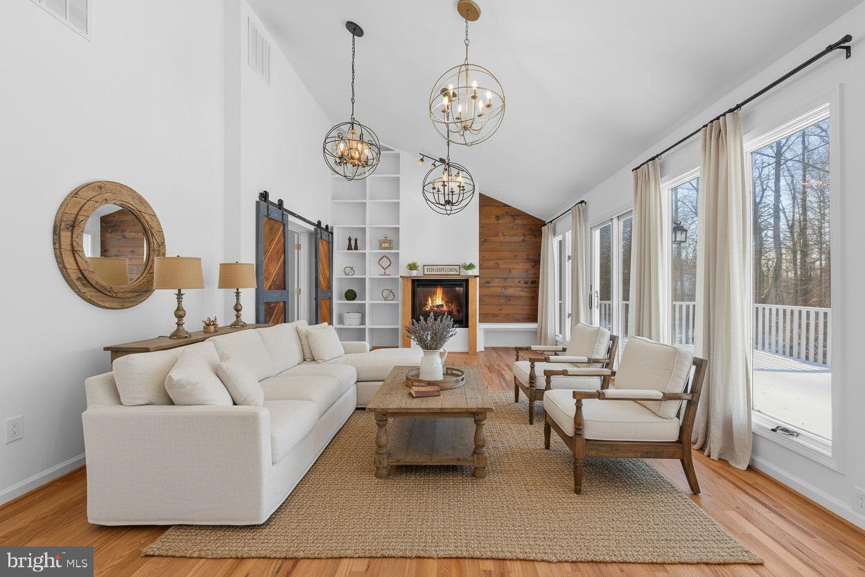 BREEZY POINT - Residential