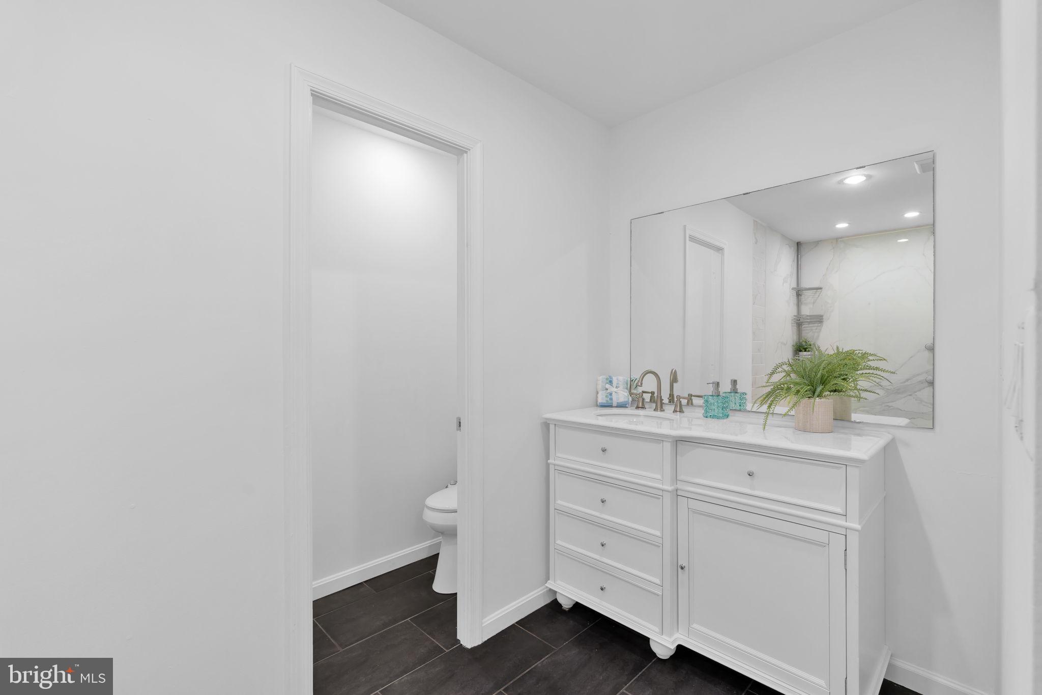 BREEZY POINT - Residential