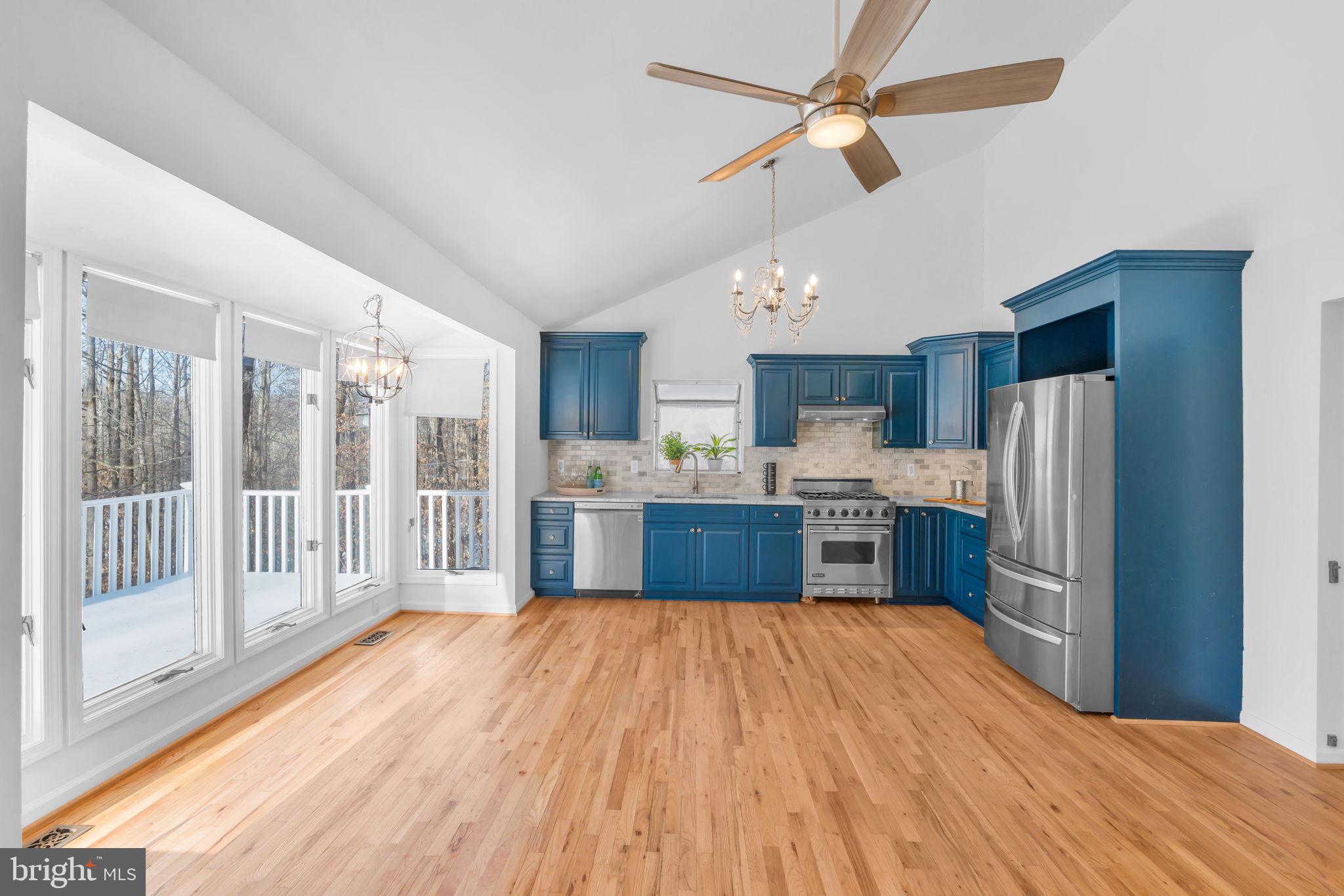 BREEZY POINT - Residential