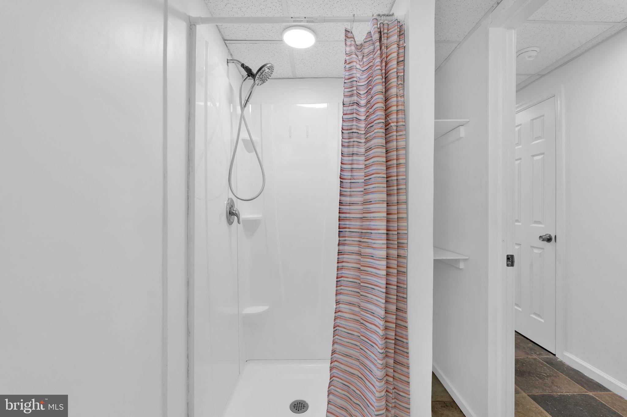 BREEZY POINT - Residential