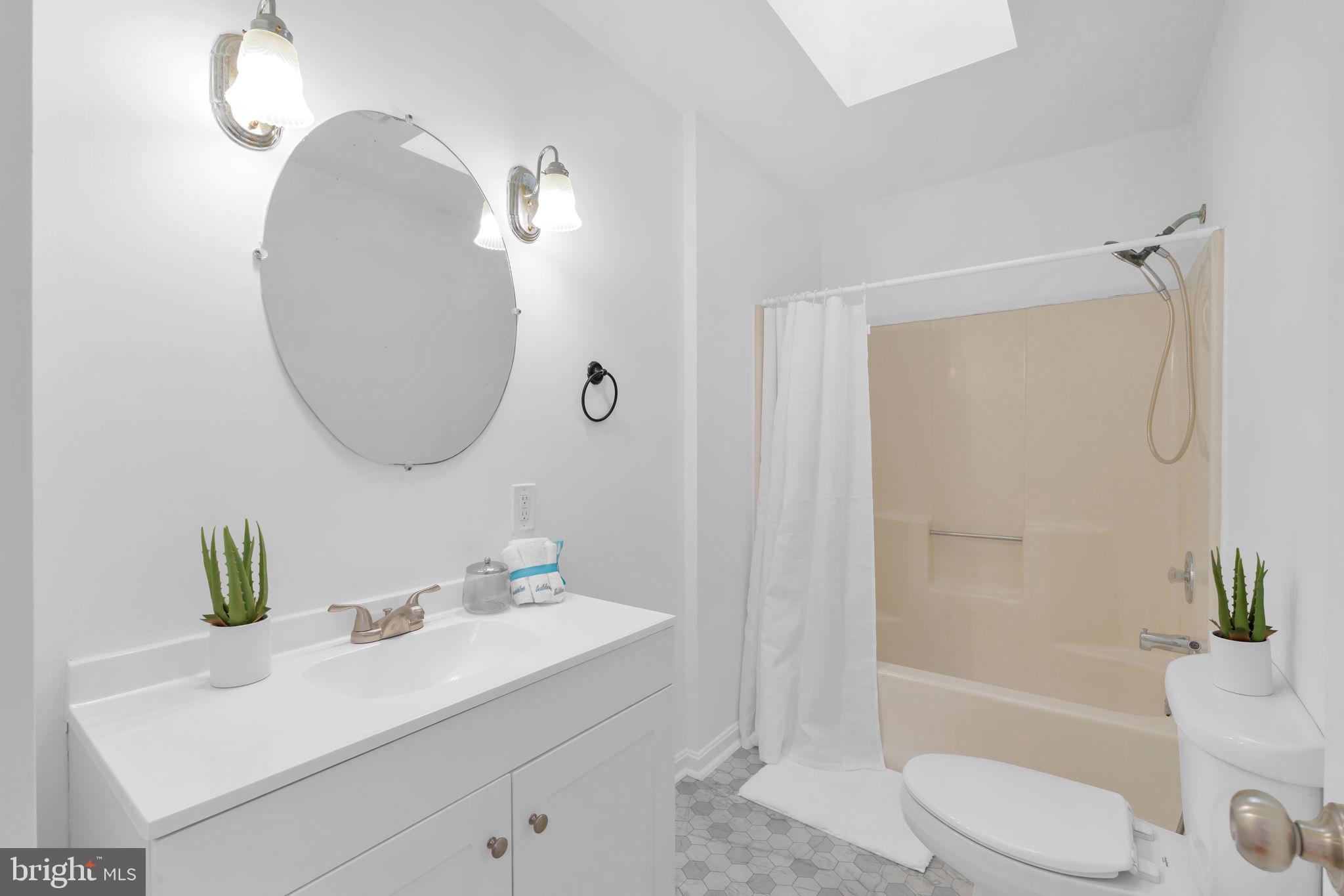 BREEZY POINT - Residential