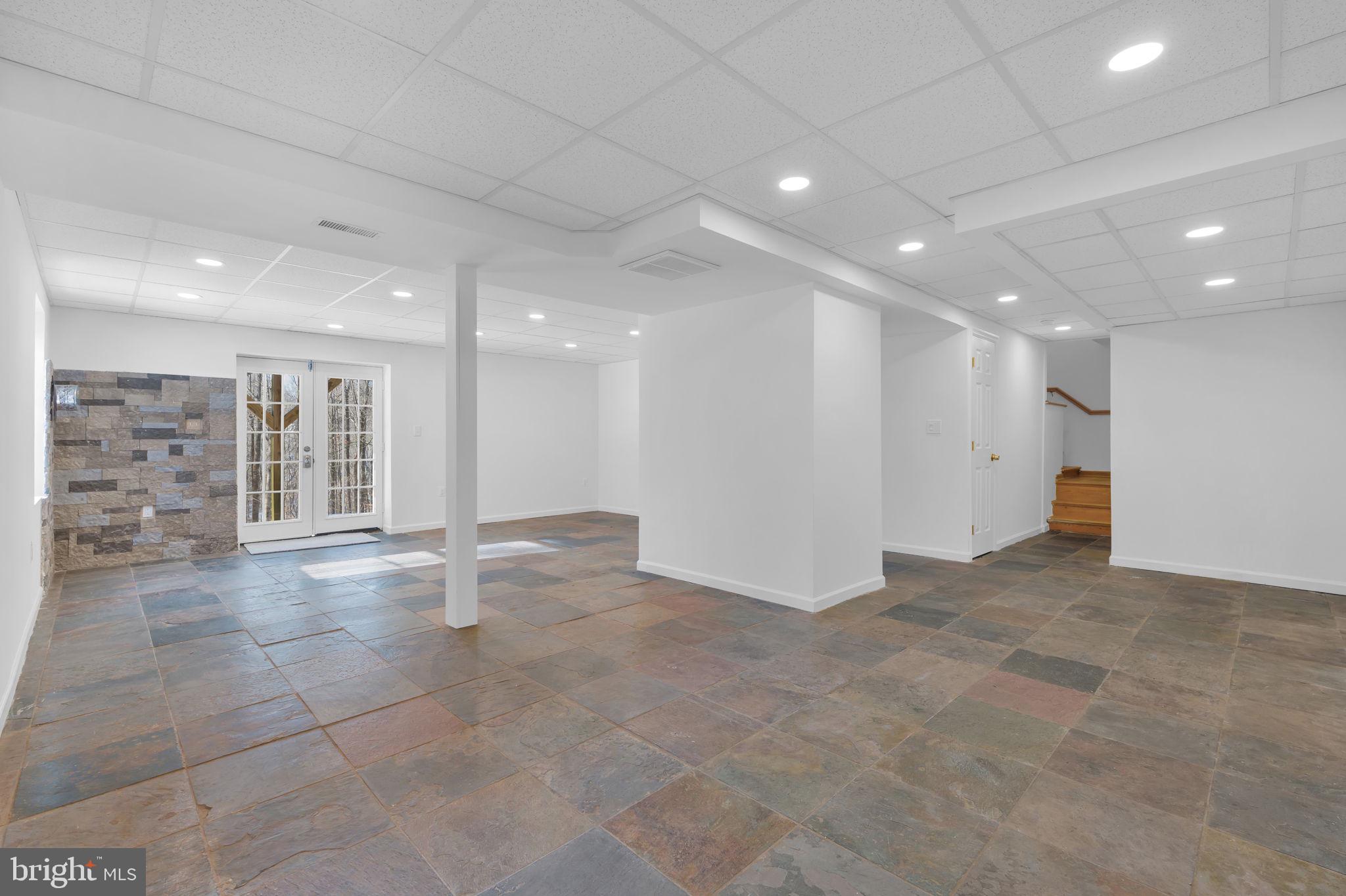 BREEZY POINT - Residential