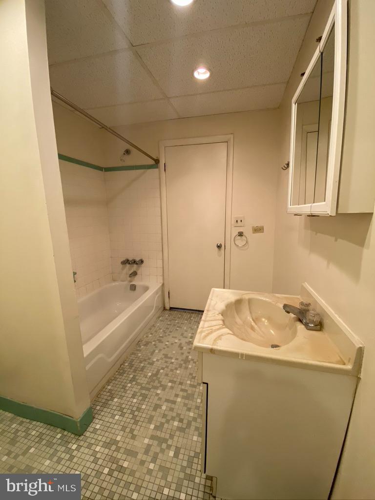 WASHINGTON SQ WEST - Residential Lease