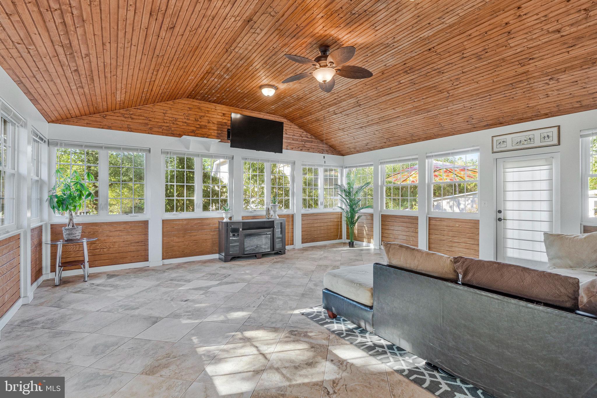 400 E POPLAR ROAD