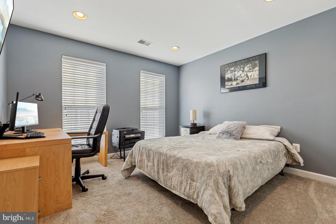 ASHBURN VILLAGE - Residential