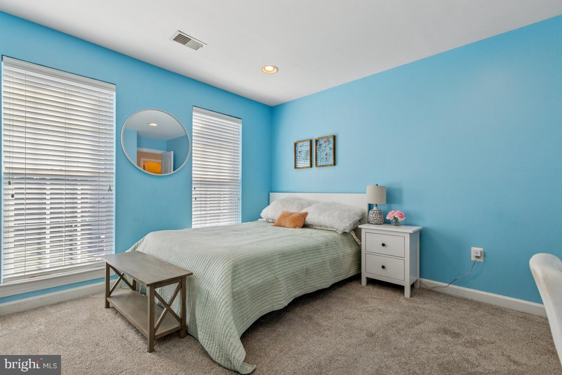 ASHBURN VILLAGE - Residential