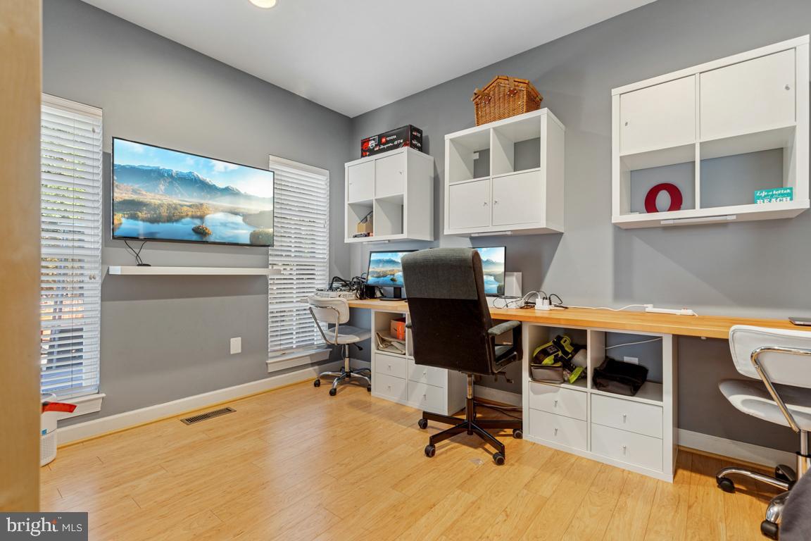 ASHBURN VILLAGE - Residential