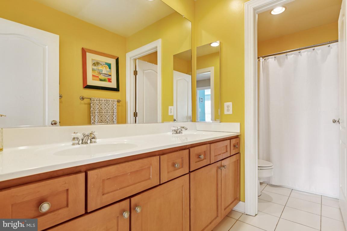 ASHBURN VILLAGE - Residential