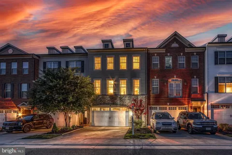 22201 Falling Terrace, Ashburn, VA MLS: VALO2114440