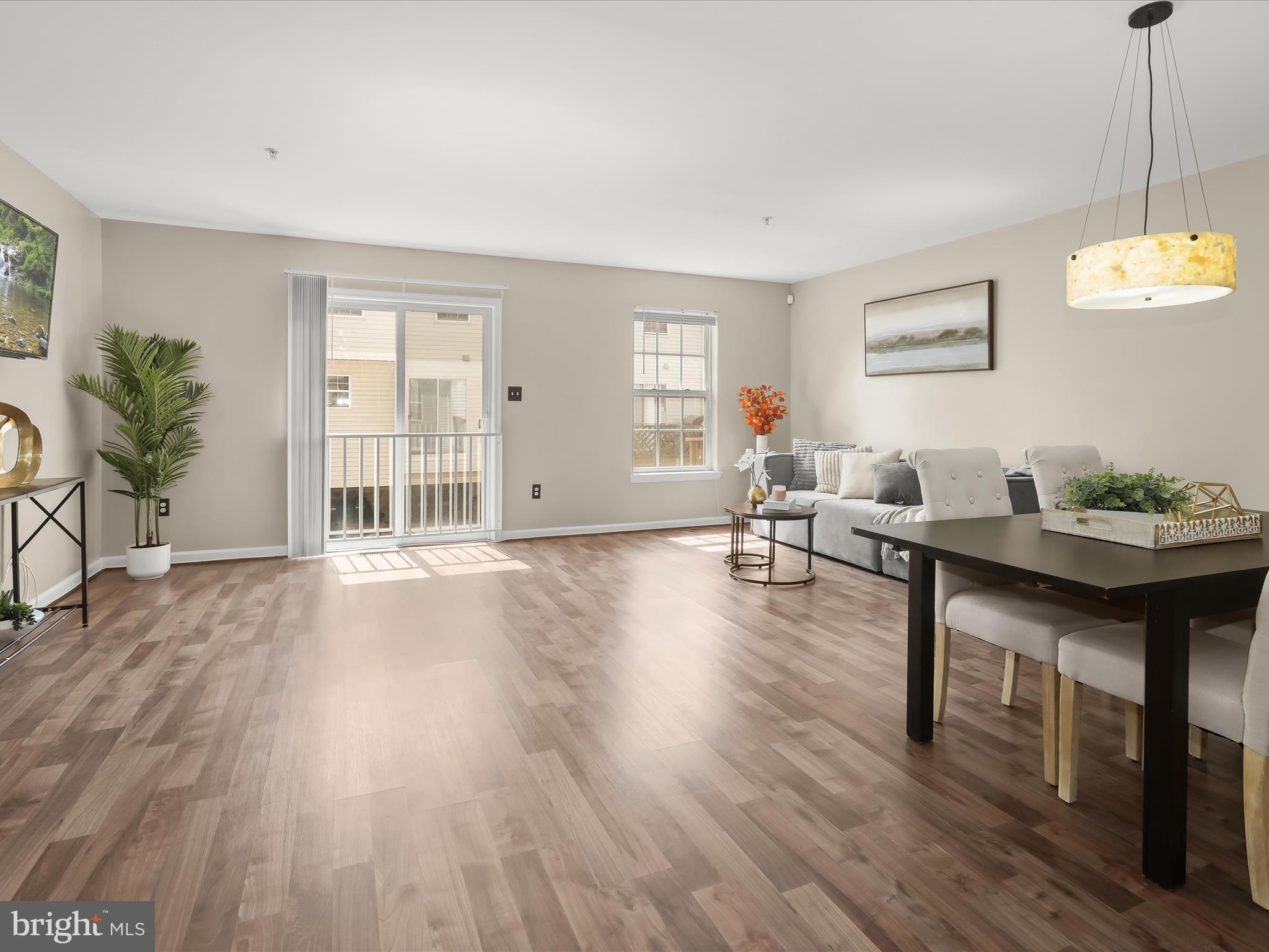 CROMWELL FOUNTAIN - Residential