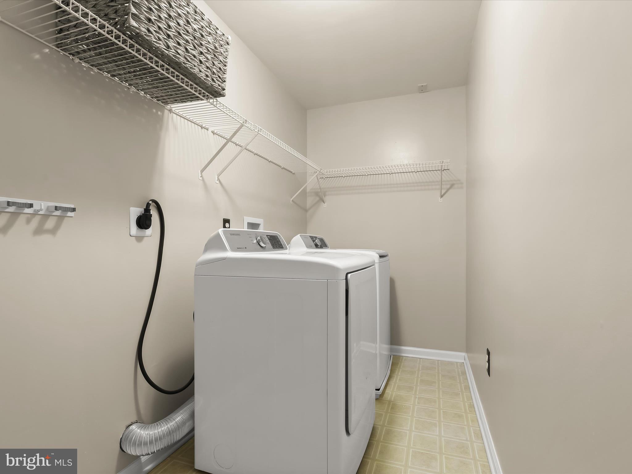 CROMWELL FOUNTAIN - Residential