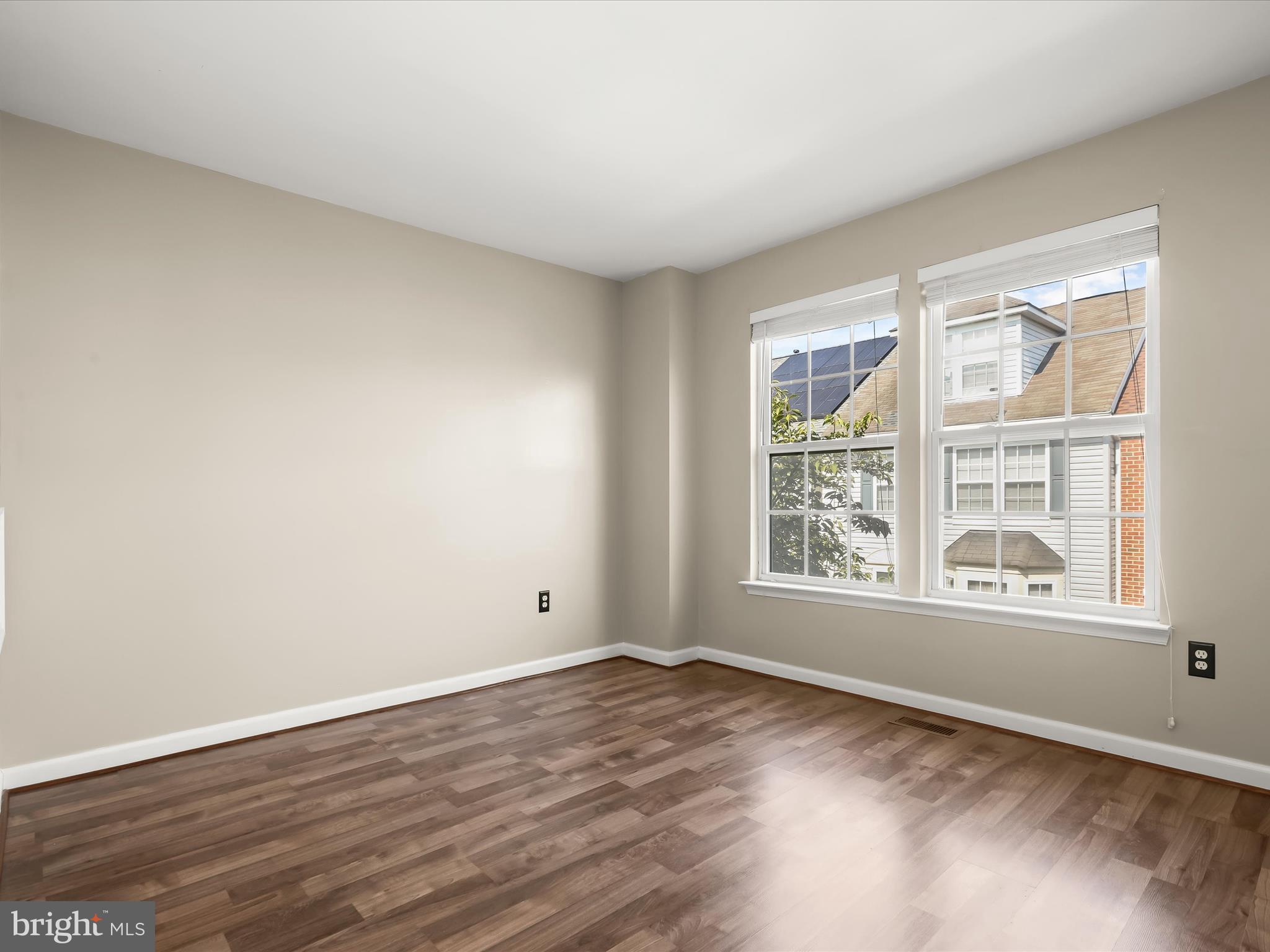 CROMWELL FOUNTAIN - Residential