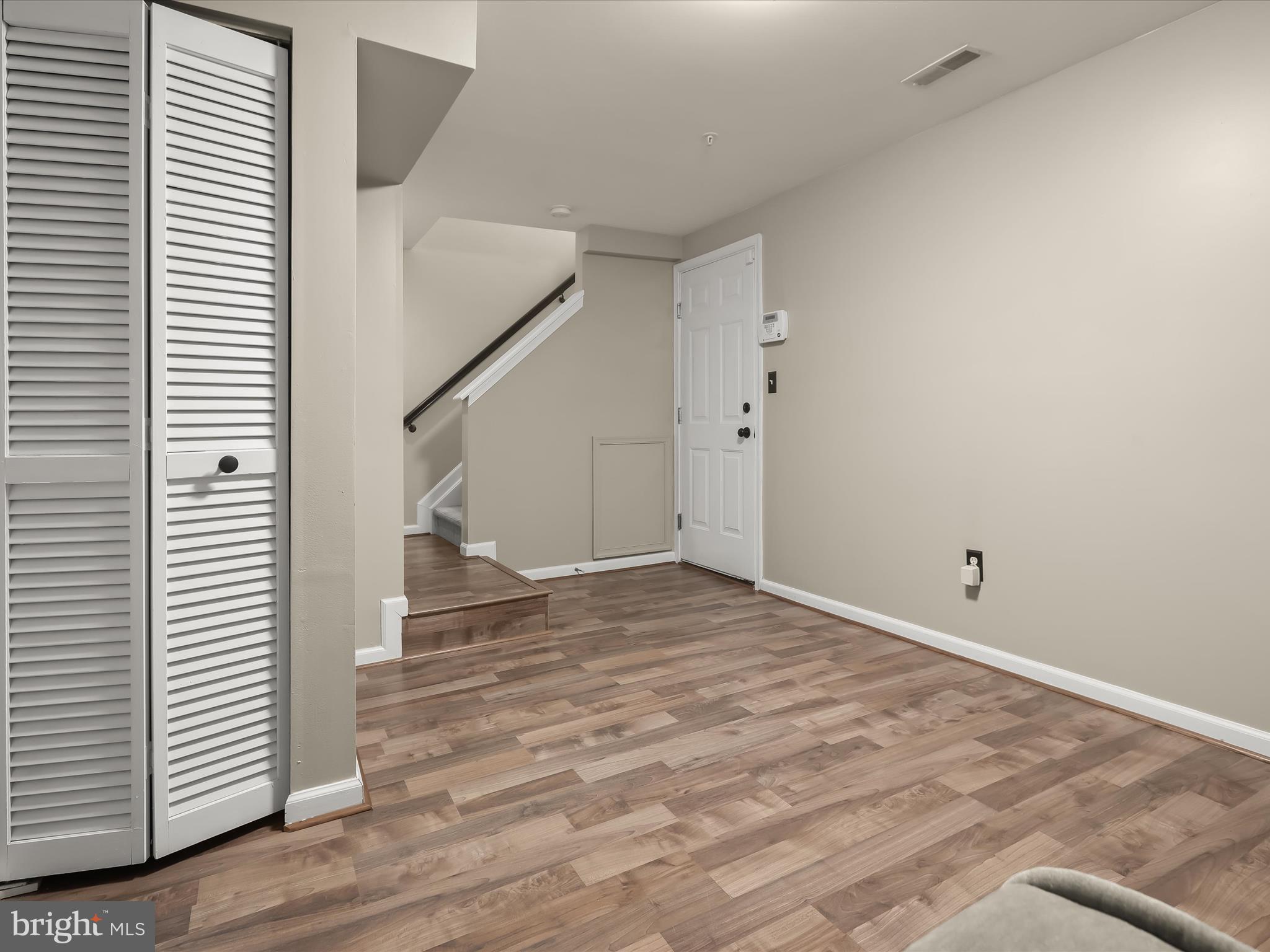 CROMWELL FOUNTAIN - Residential