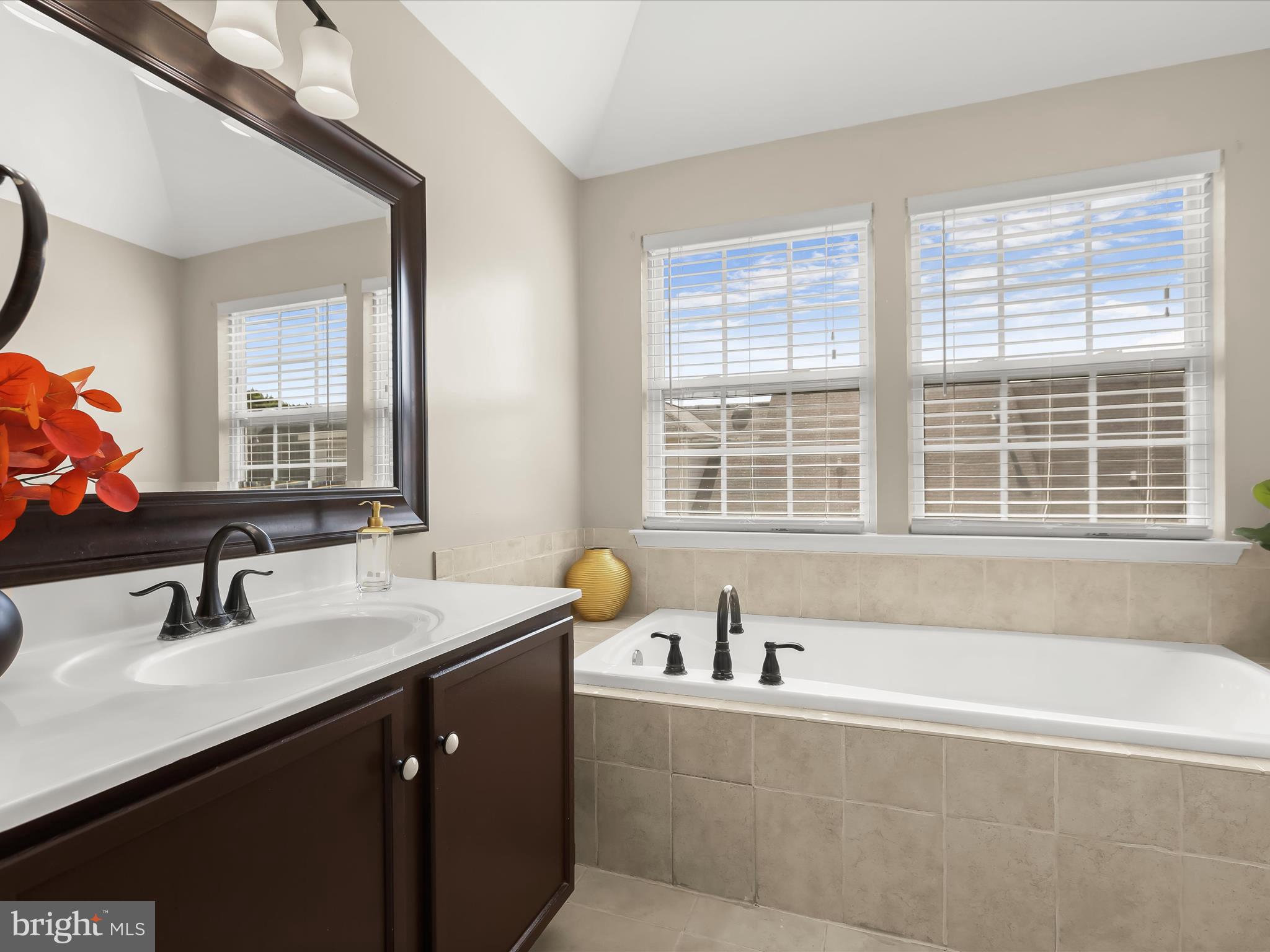 CROMWELL FOUNTAIN - Residential