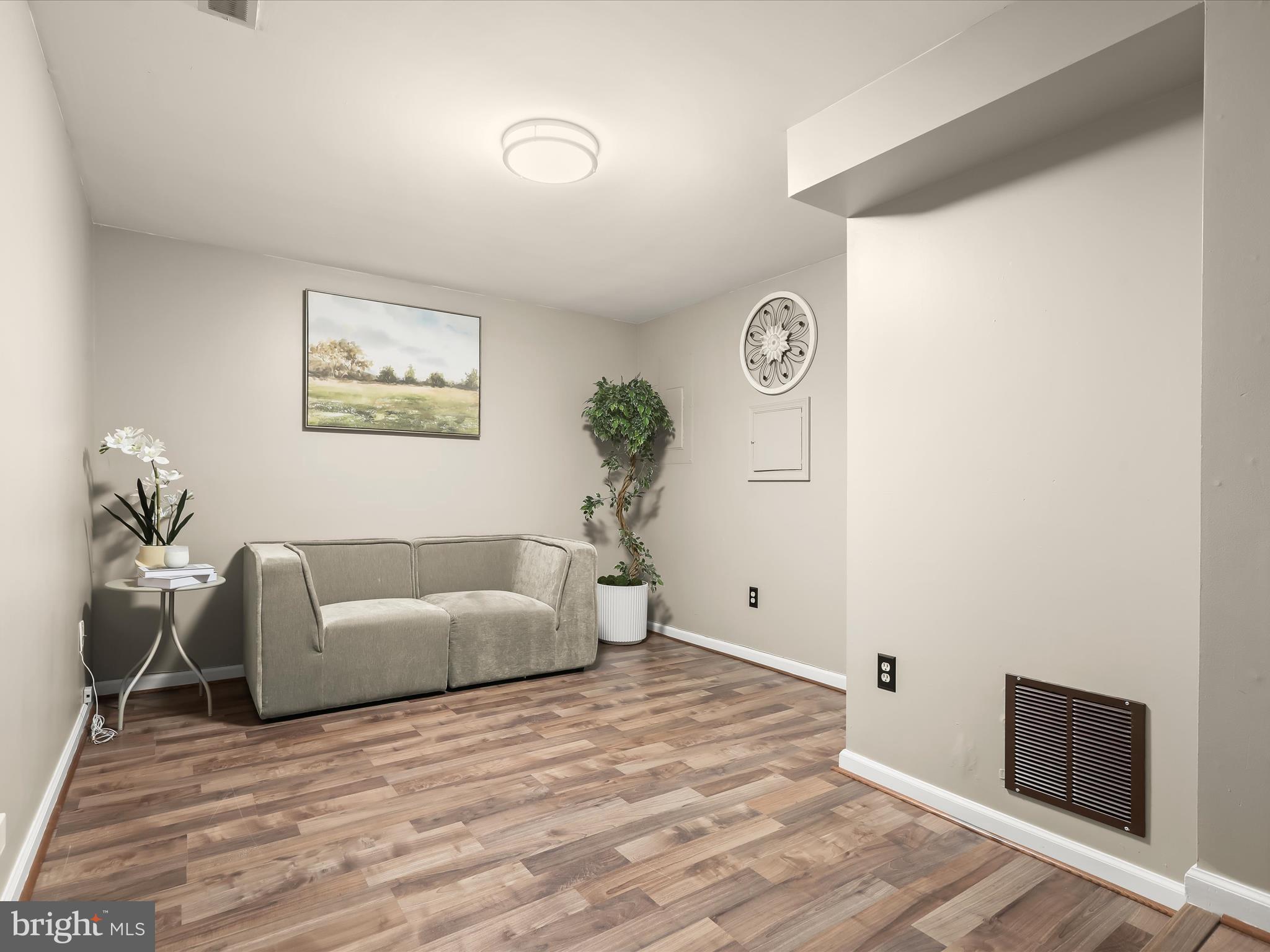 CROMWELL FOUNTAIN - Residential