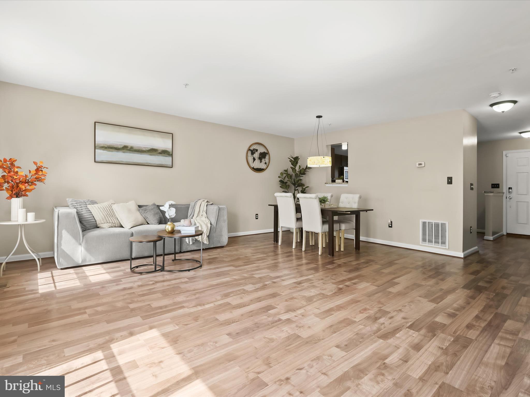 CROMWELL FOUNTAIN - Residential