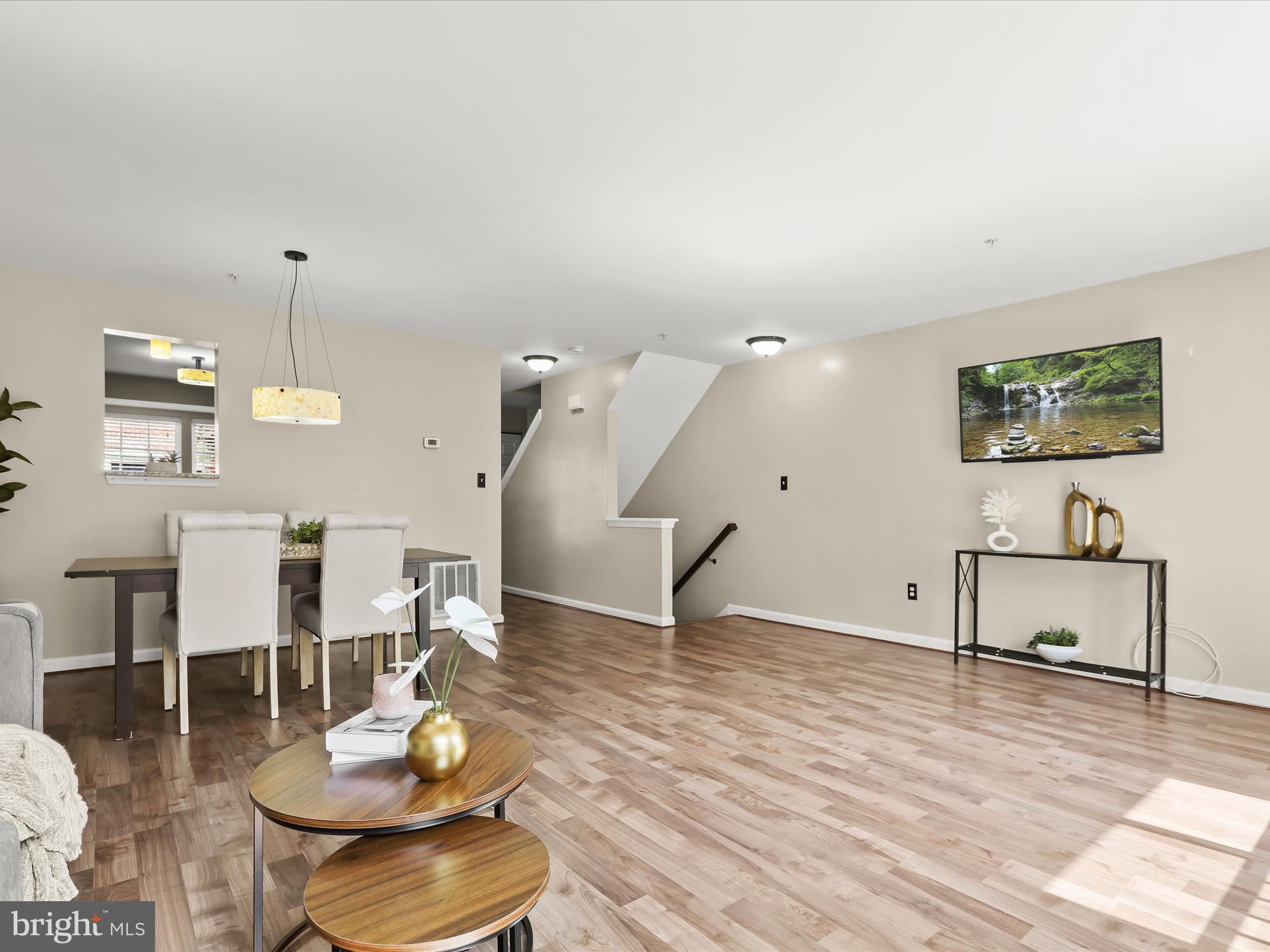 CROMWELL FOUNTAIN - Residential