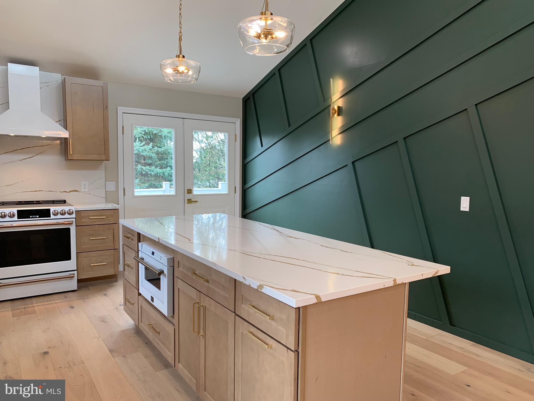 8216 PEACH LANE