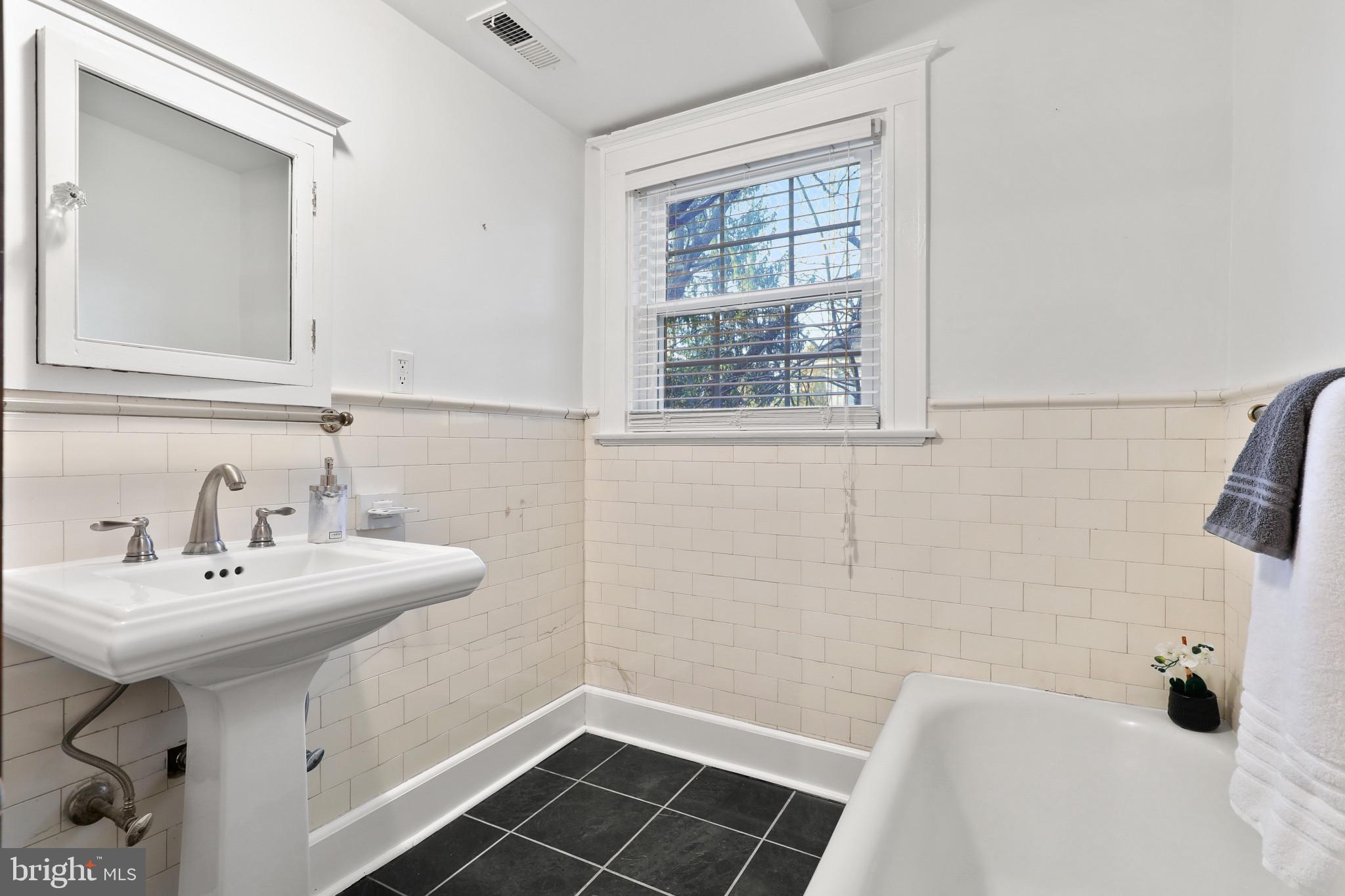 ROLAND PARK - Residential