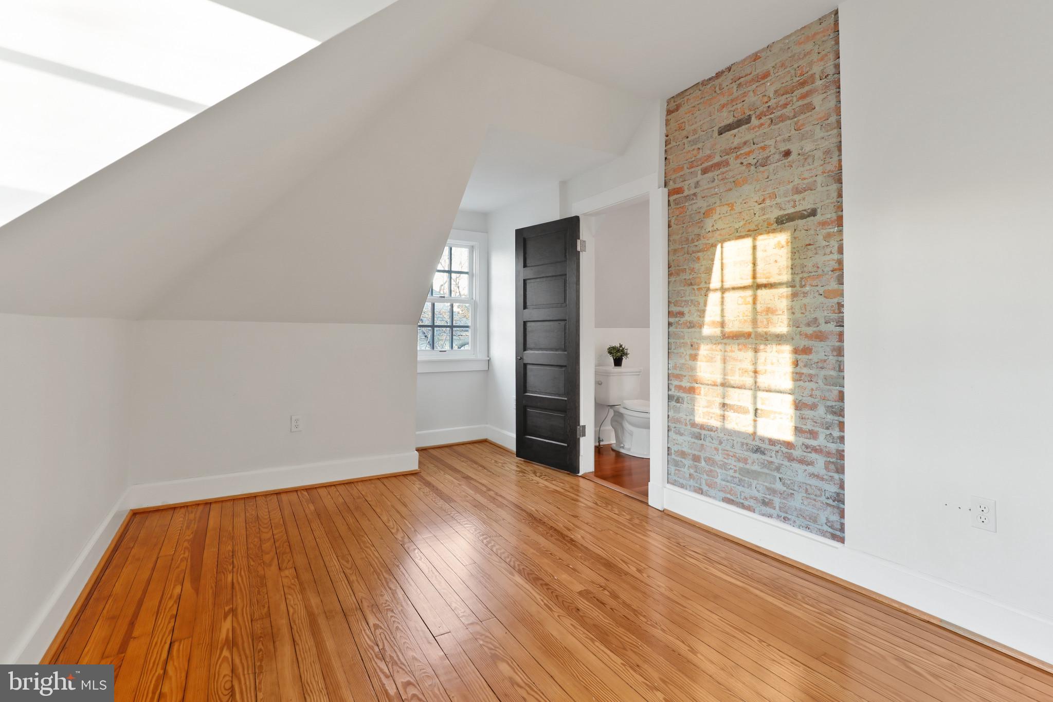 ROLAND PARK - Residential