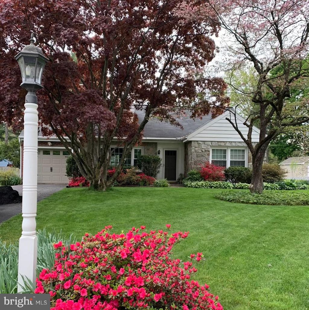 Photo of 1415 HOLLYWOOD DR, LANCASTER, PA 17601 (MLS # PALA2038950)