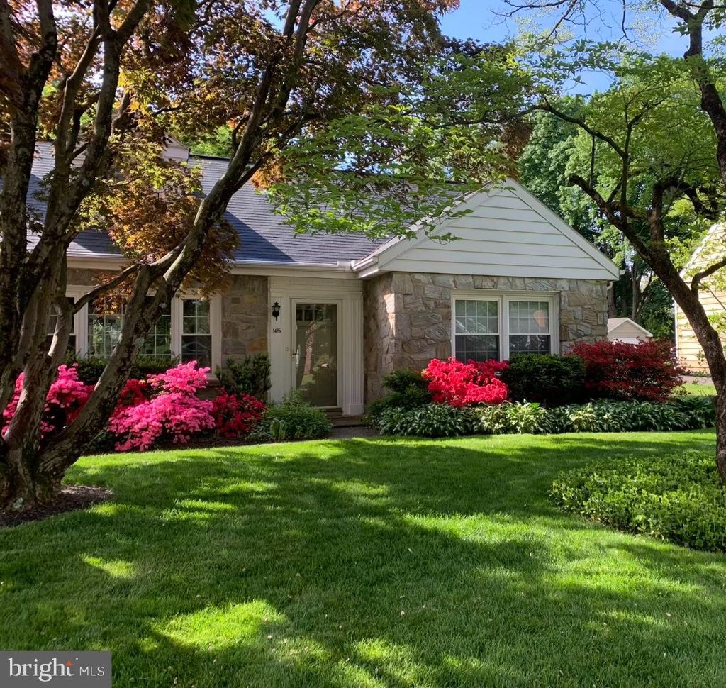 Photo of 1415 HOLLYWOOD DR, LANCASTER, PA 17601 (MLS # PALA2038950)