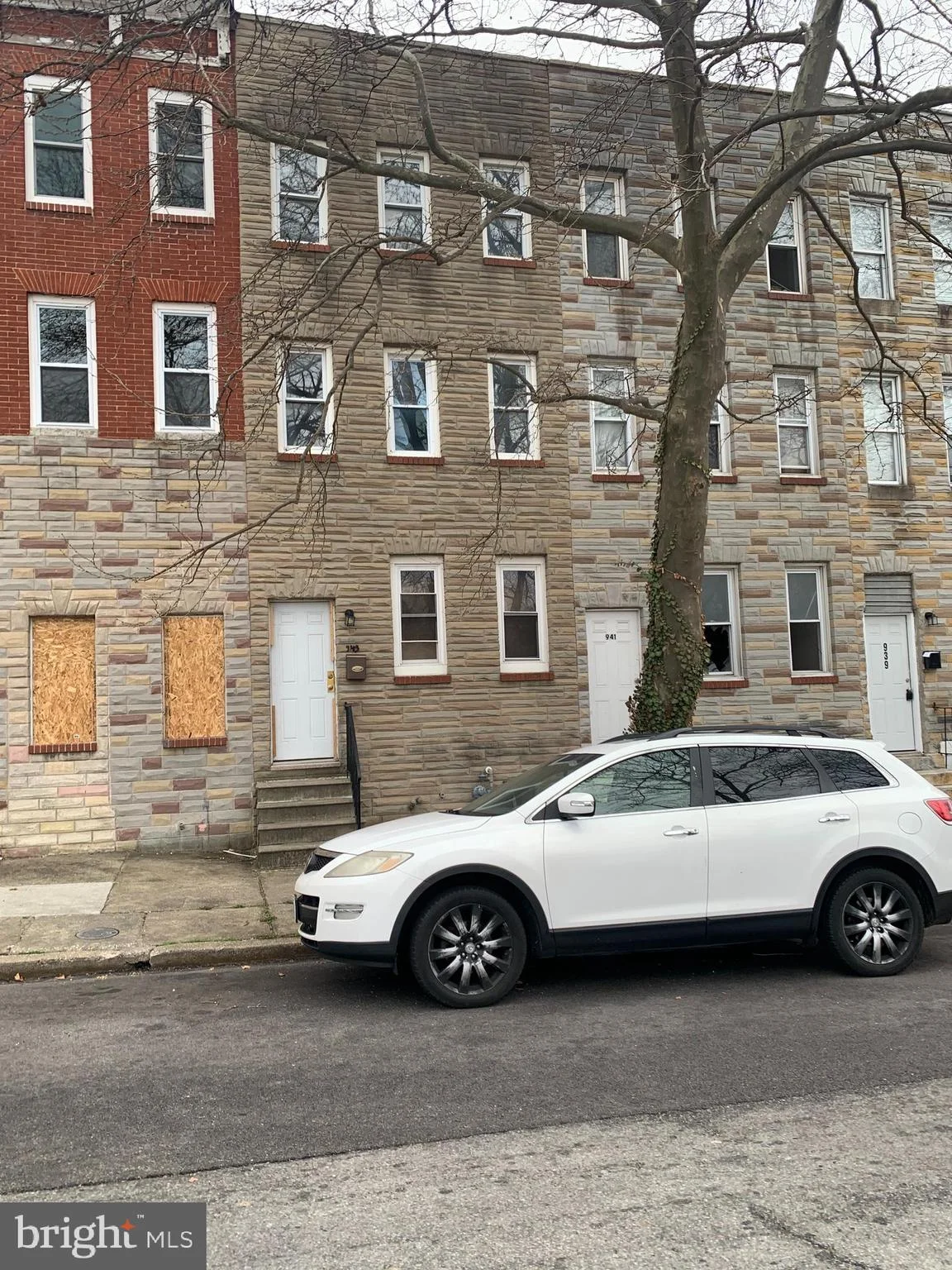 943 N Mount Street