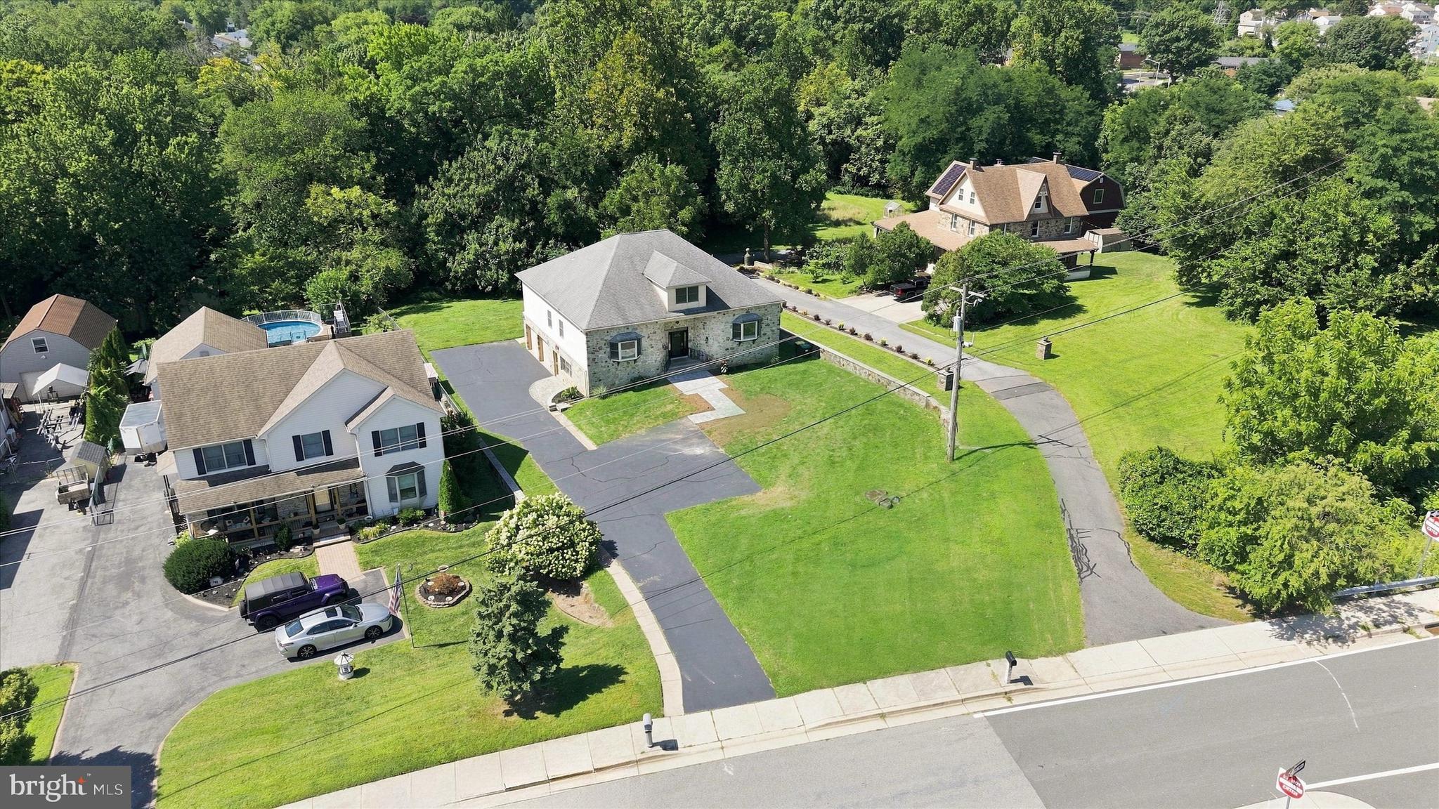 744 NAAMANS ROAD