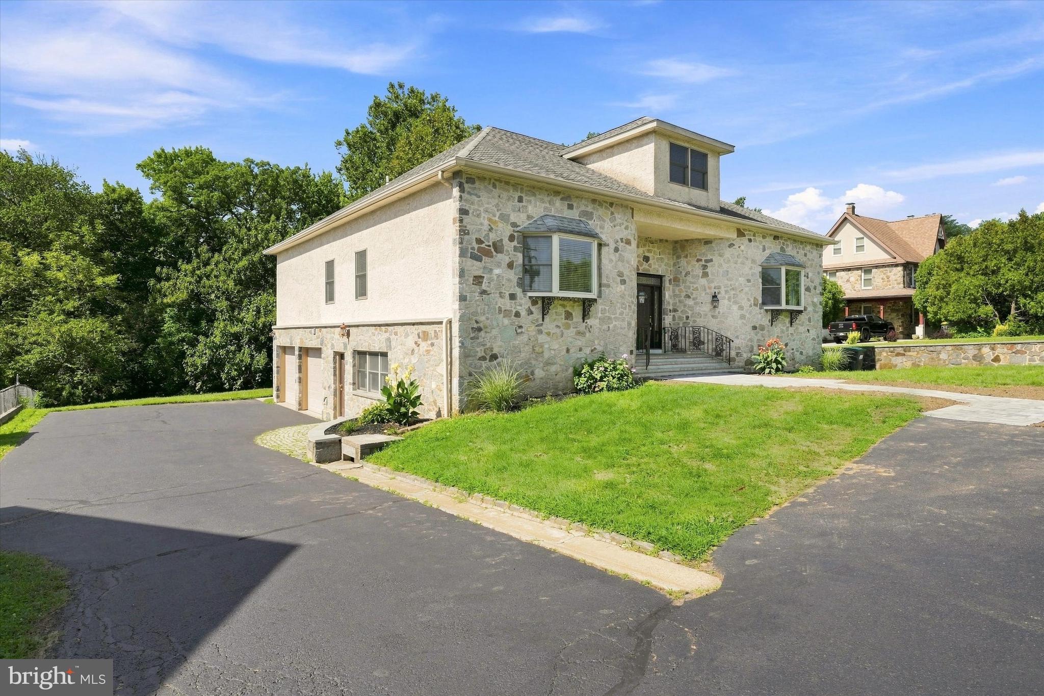 744 NAAMANS ROAD