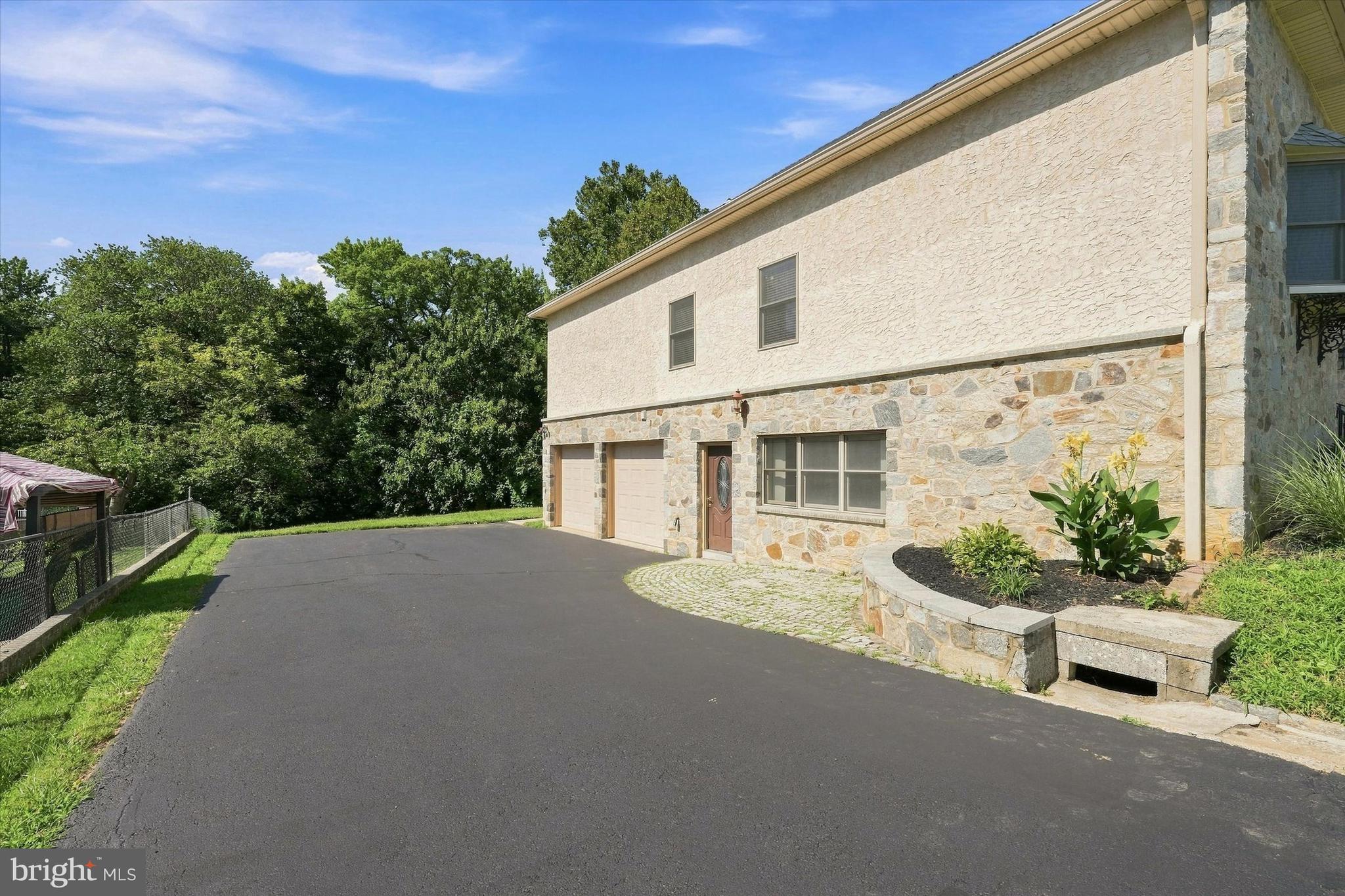 744 NAAMANS ROAD