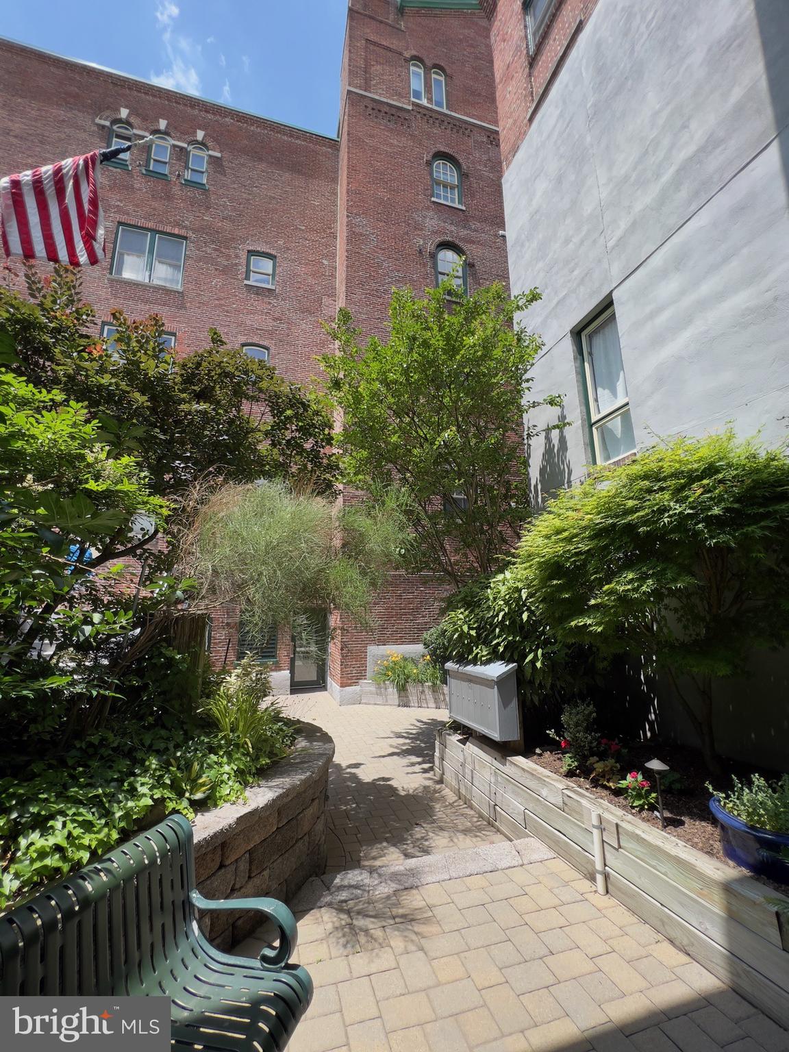 FAIRMOUNT - Residential Lease