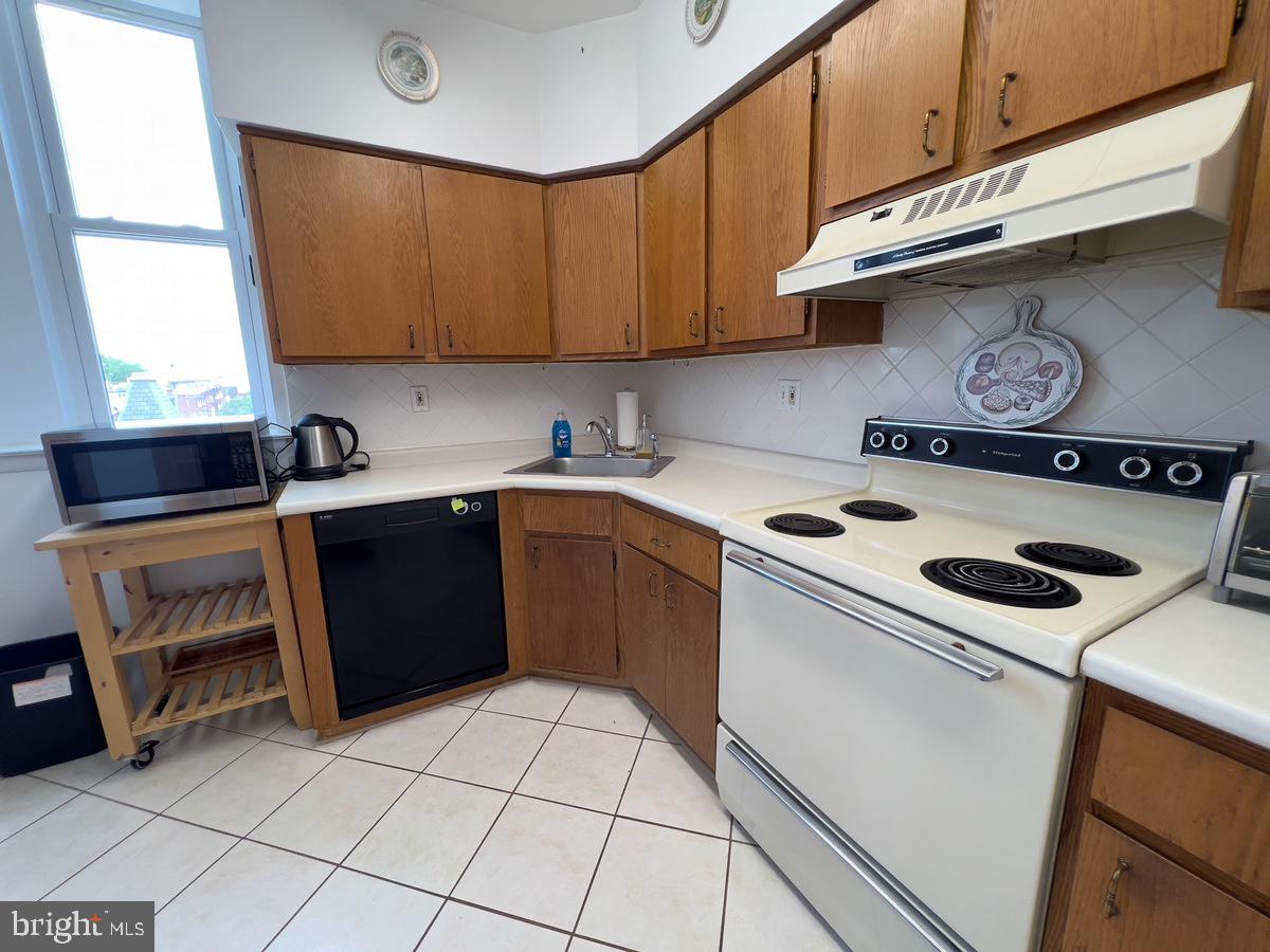 FAIRMOUNT - Residential Lease