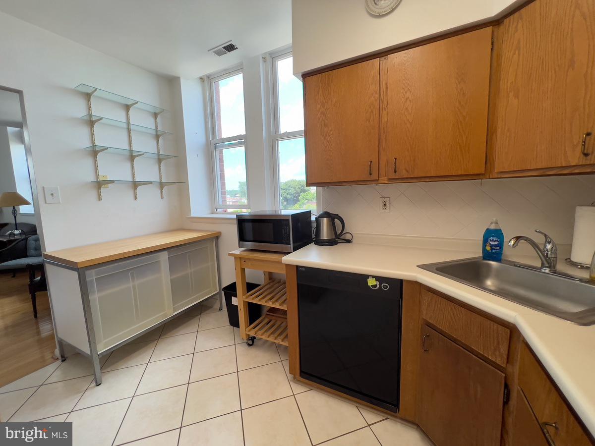 FAIRMOUNT - Residential Lease