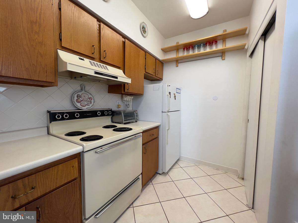 FAIRMOUNT - Residential Lease