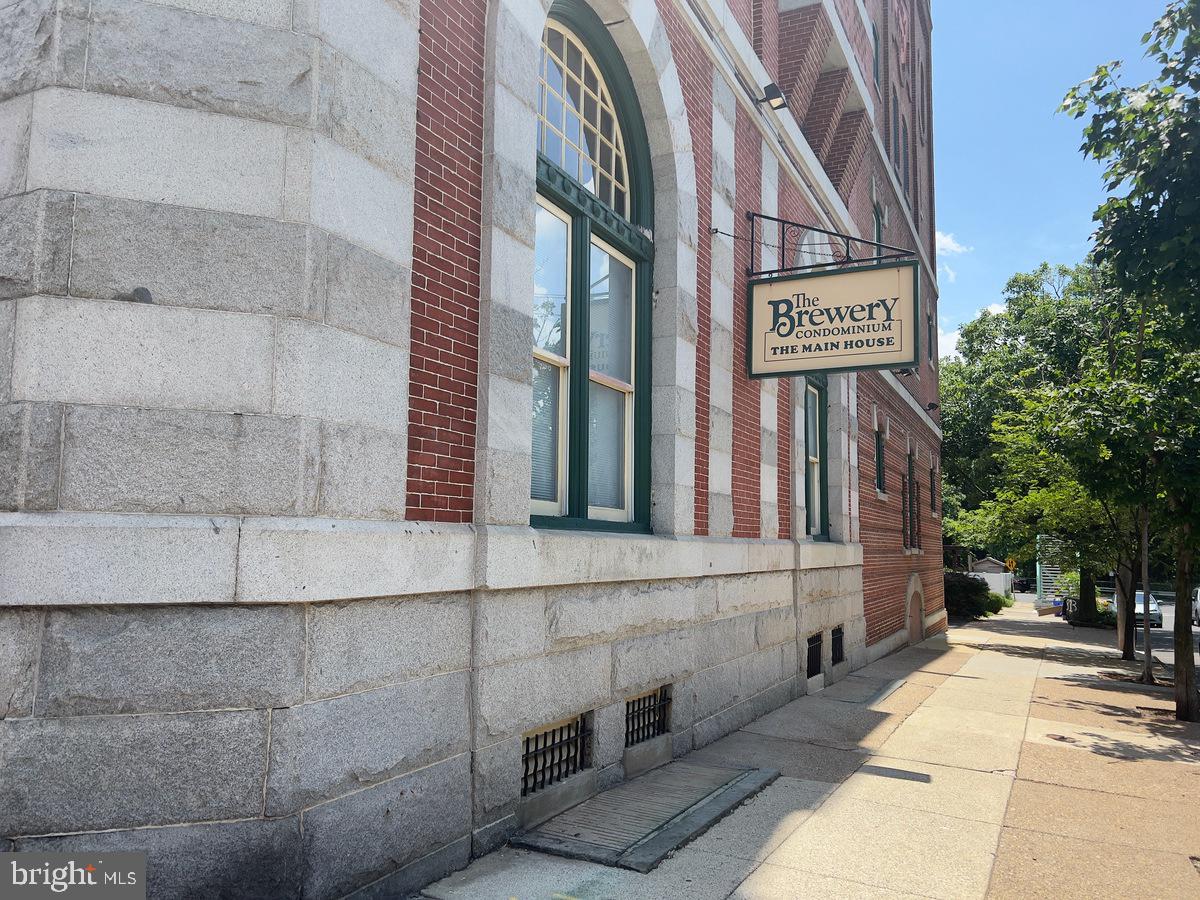 FAIRMOUNT - Residential Lease