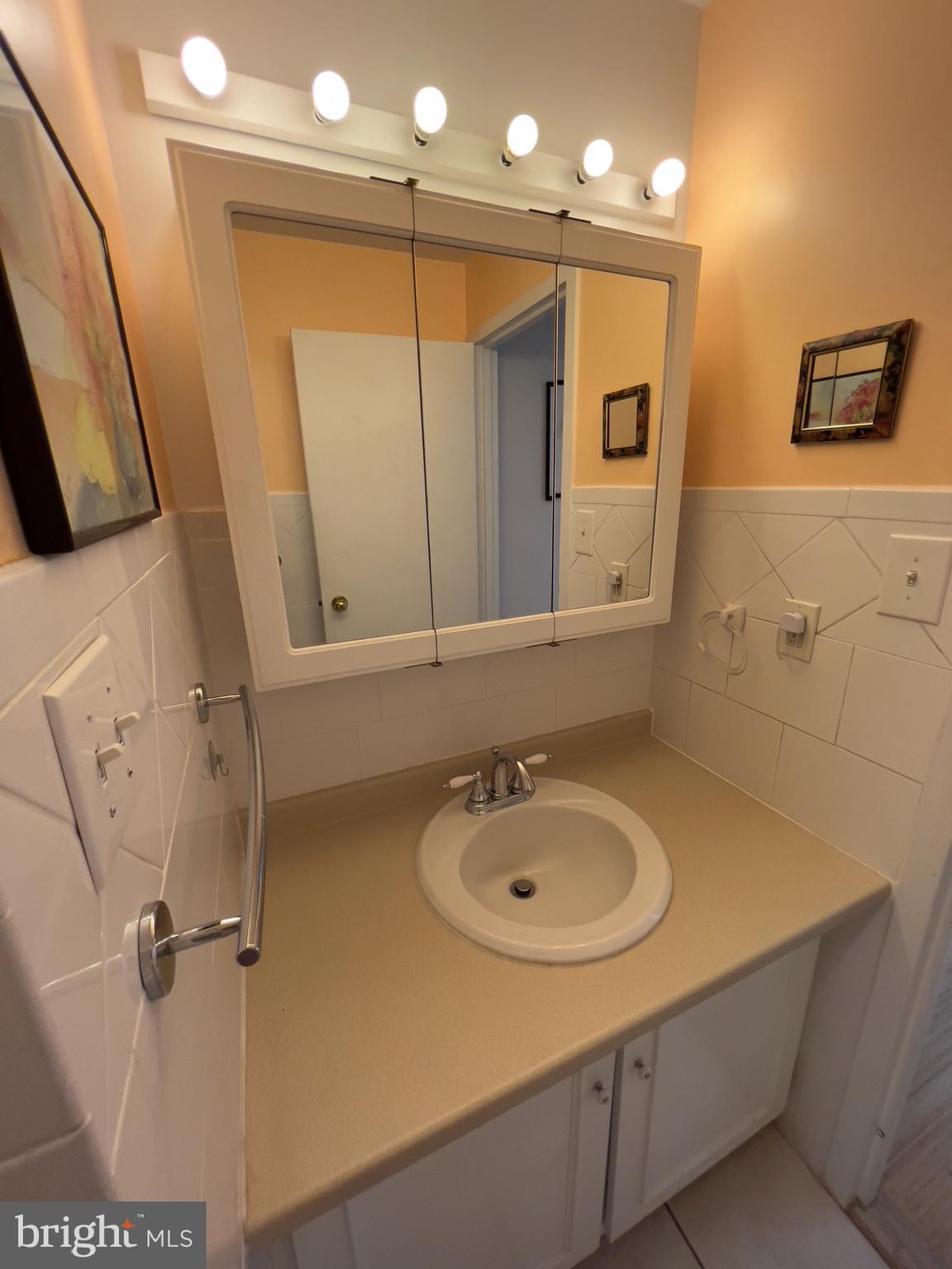 FAIRMOUNT - Residential Lease