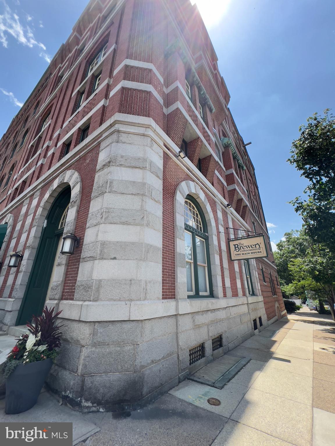 FAIRMOUNT - Residential Lease