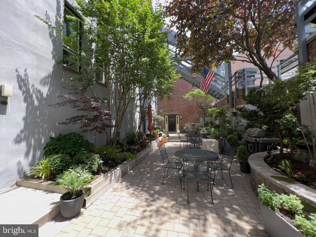 FAIRMOUNT - Residential Lease