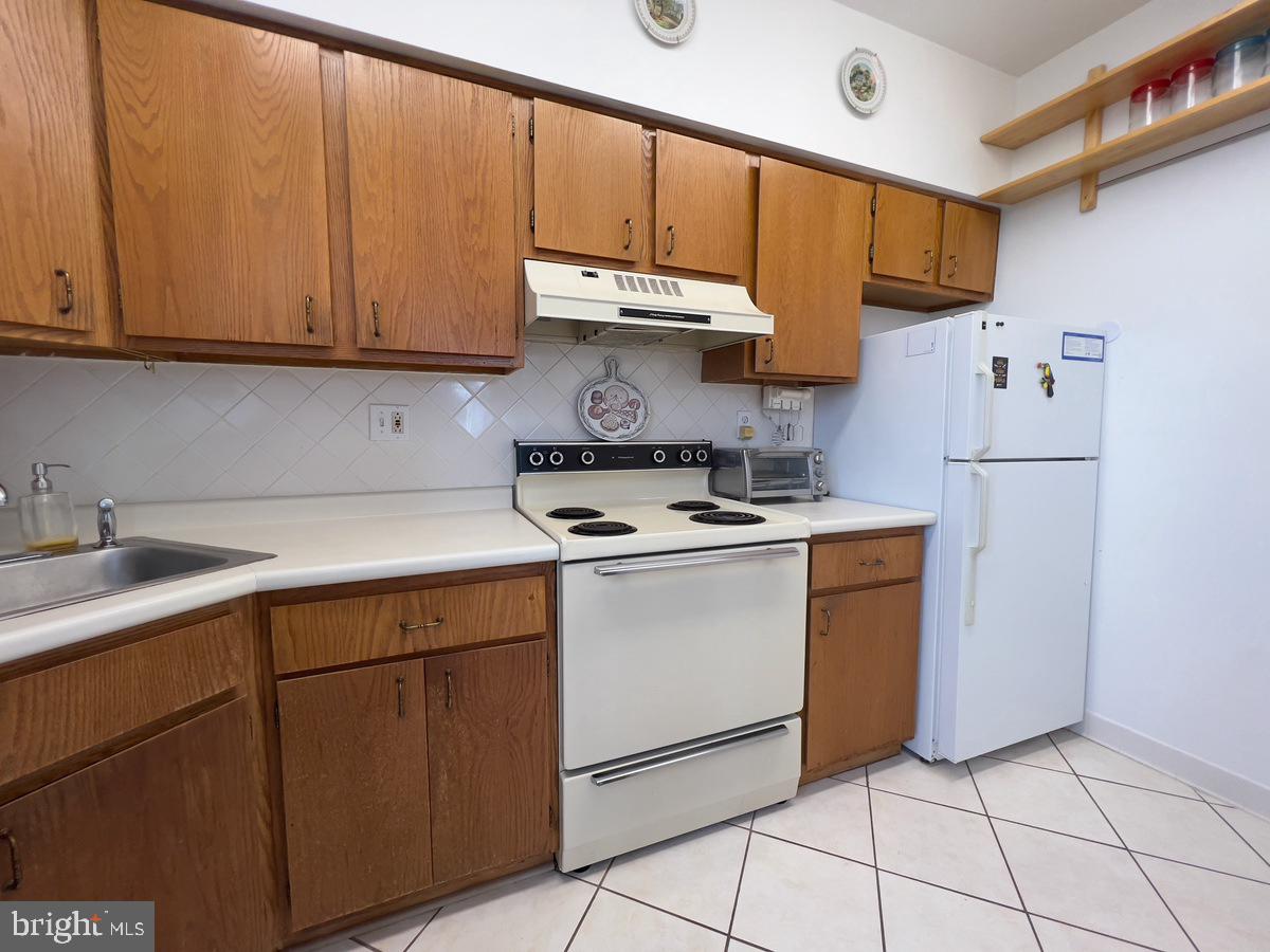 FAIRMOUNT - Residential Lease