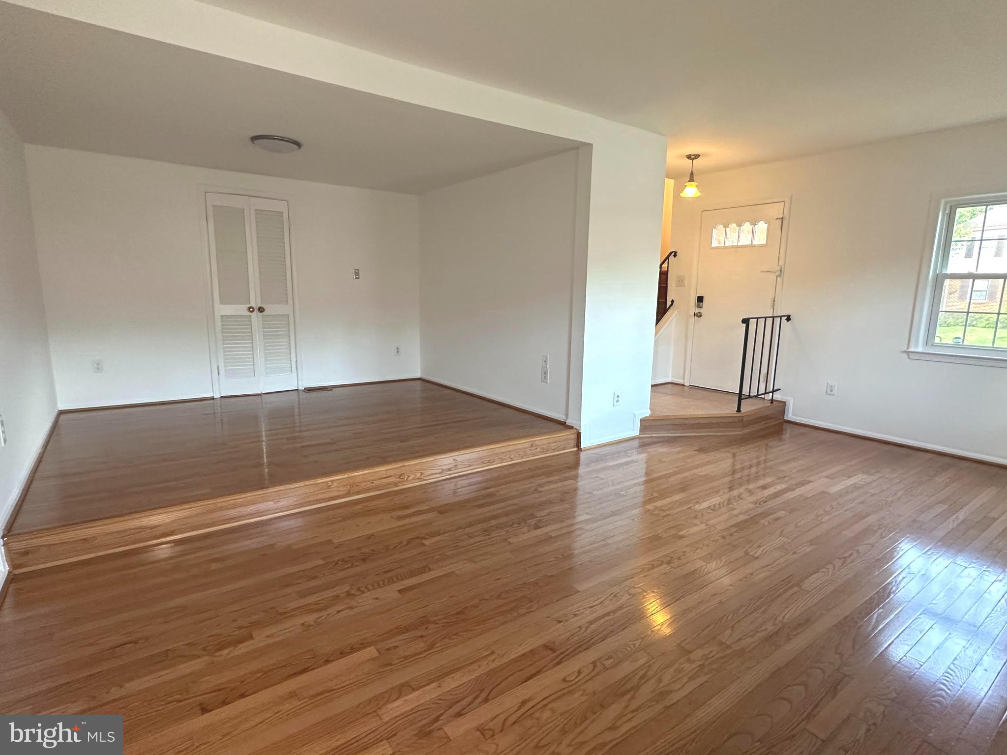 ROYAL COURT - Residential