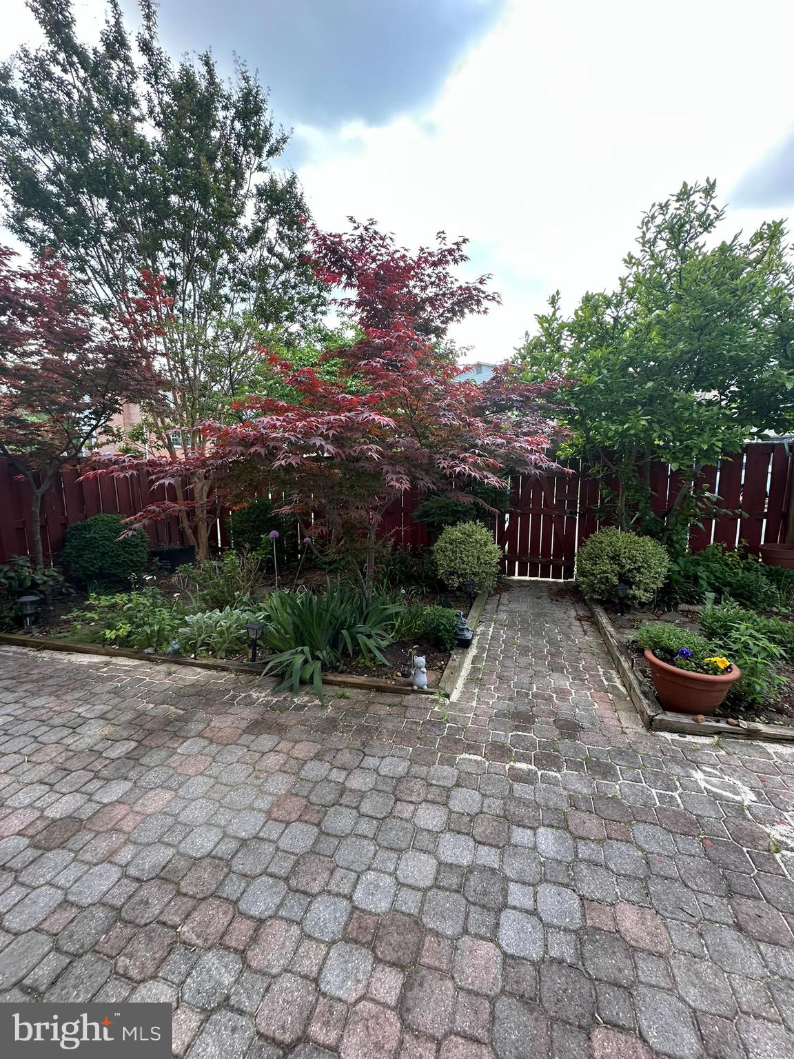 ROYAL COURT - Residential