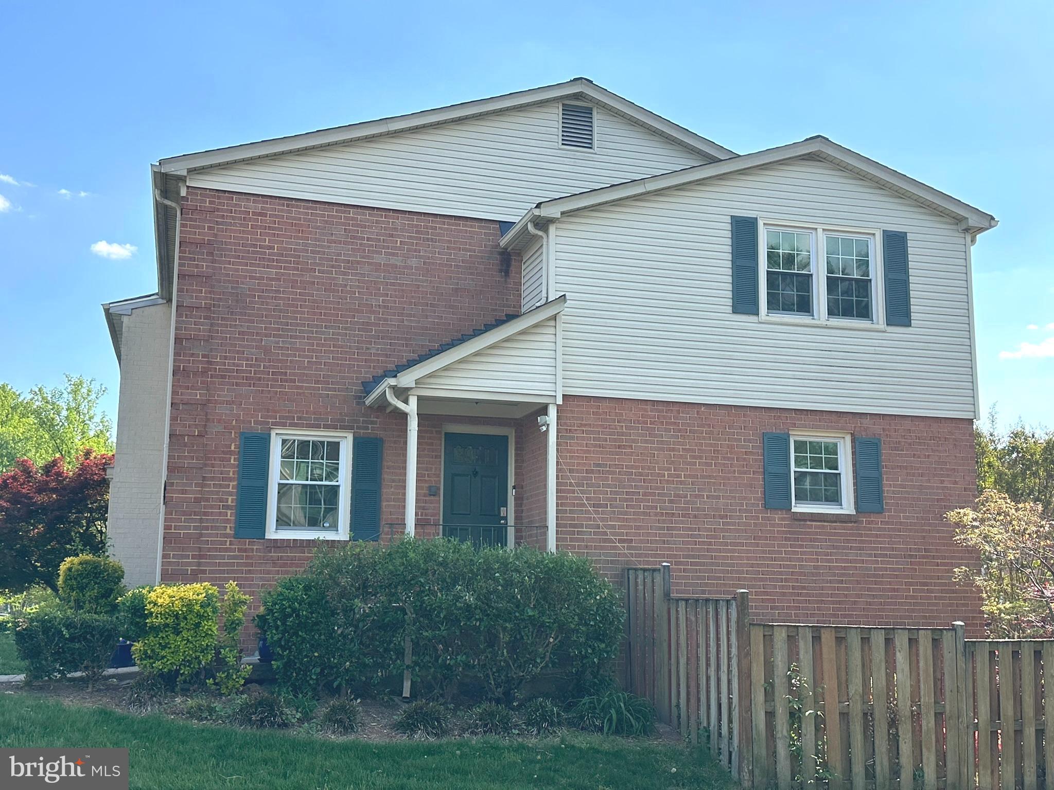 ROYAL COURT - Residential