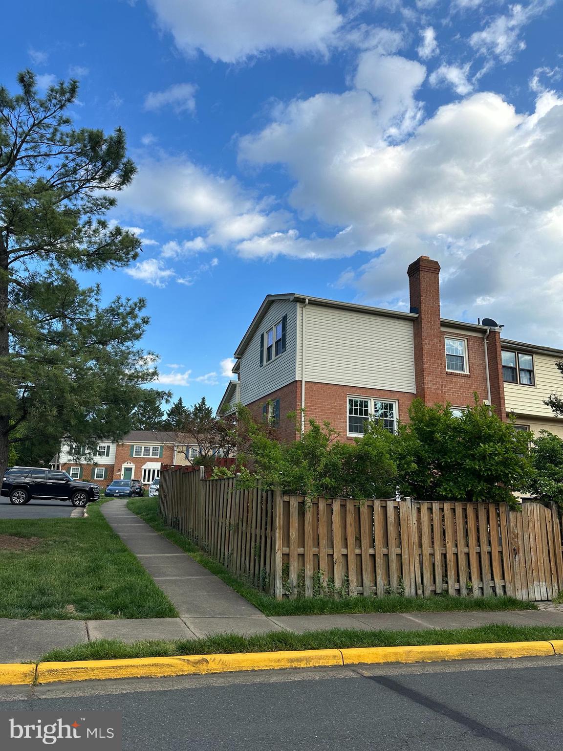 ROYAL COURT - Residential