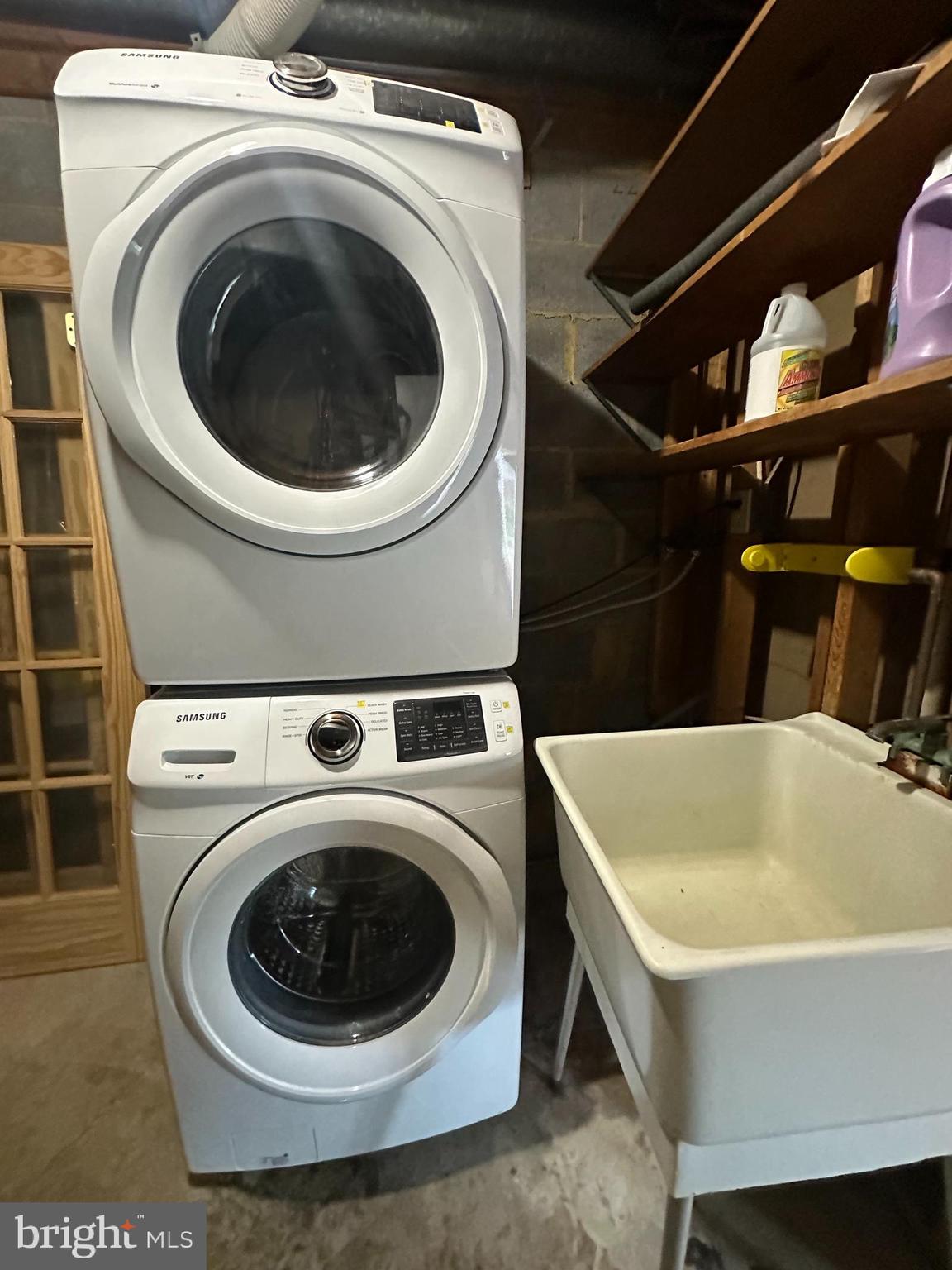 ROYAL COURT - Residential