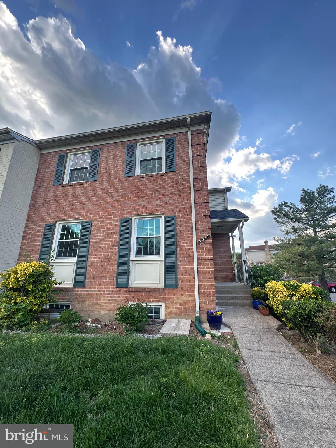 ROYAL COURT - Residential