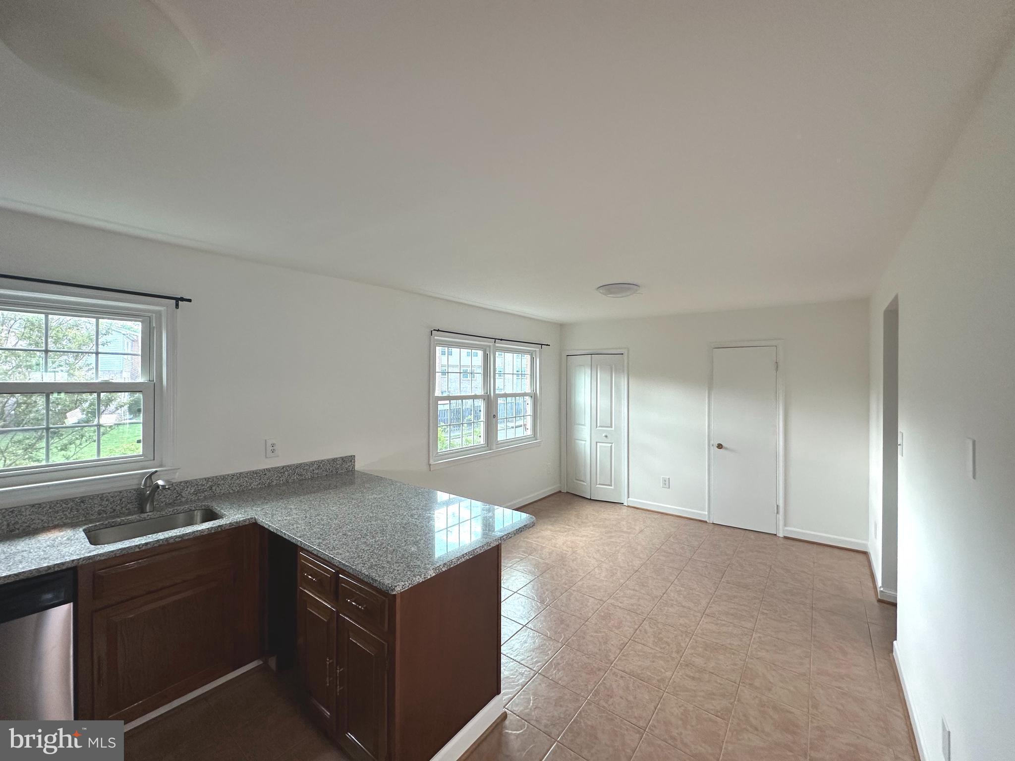 ROYAL COURT - Residential