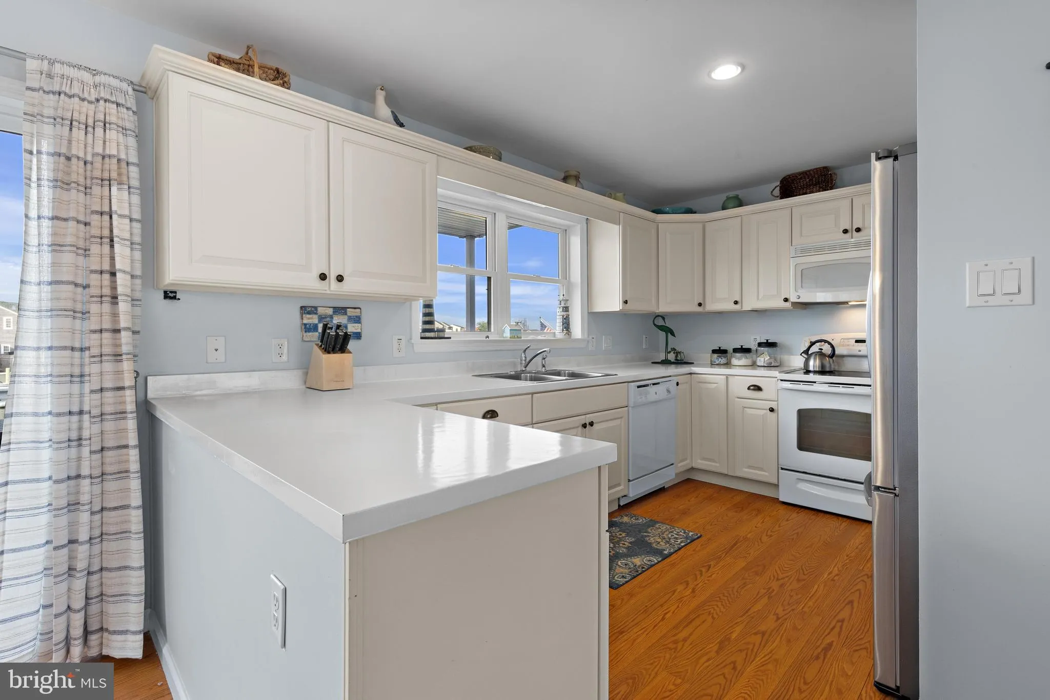 Manahawkin, New Jersey 08050, United States, 3 Bedrooms Bedrooms, ,4 BathroomsBathrooms,Residential,Active,150874