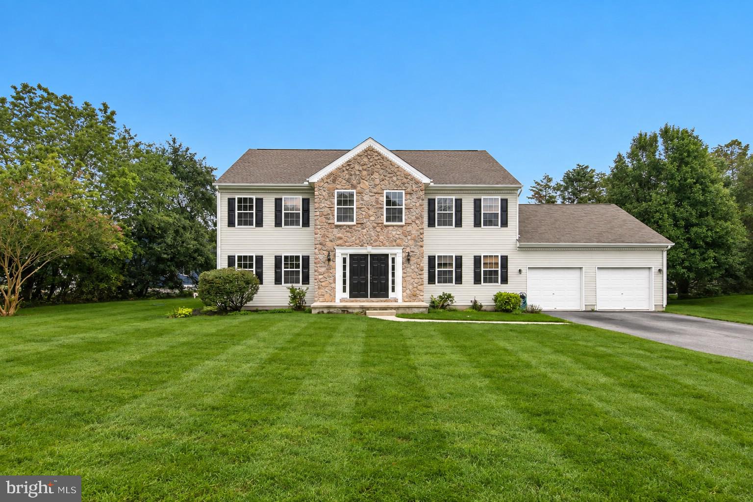 305 BAYWINDS COURT