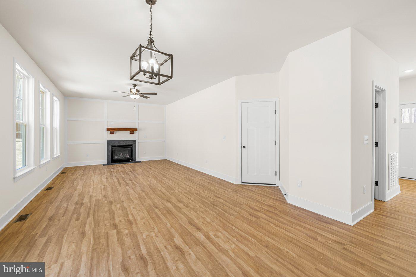 PRESIDENTIAL LAKES - Residential