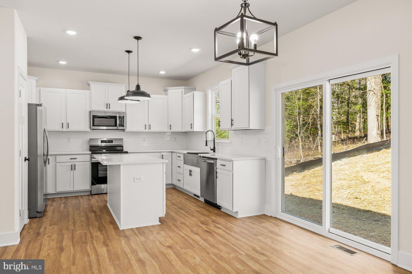 PRESIDENTIAL LAKES - Residential